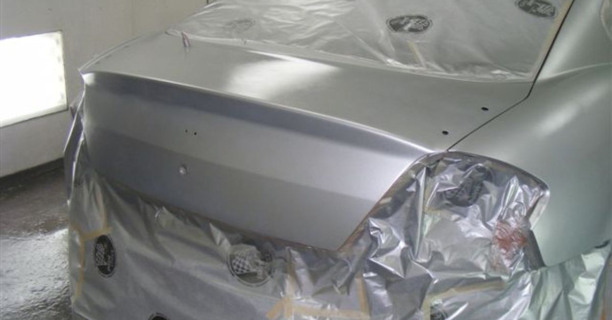 Réparation de carrosserie de camion dans un atelier professionnel à La Prairie 