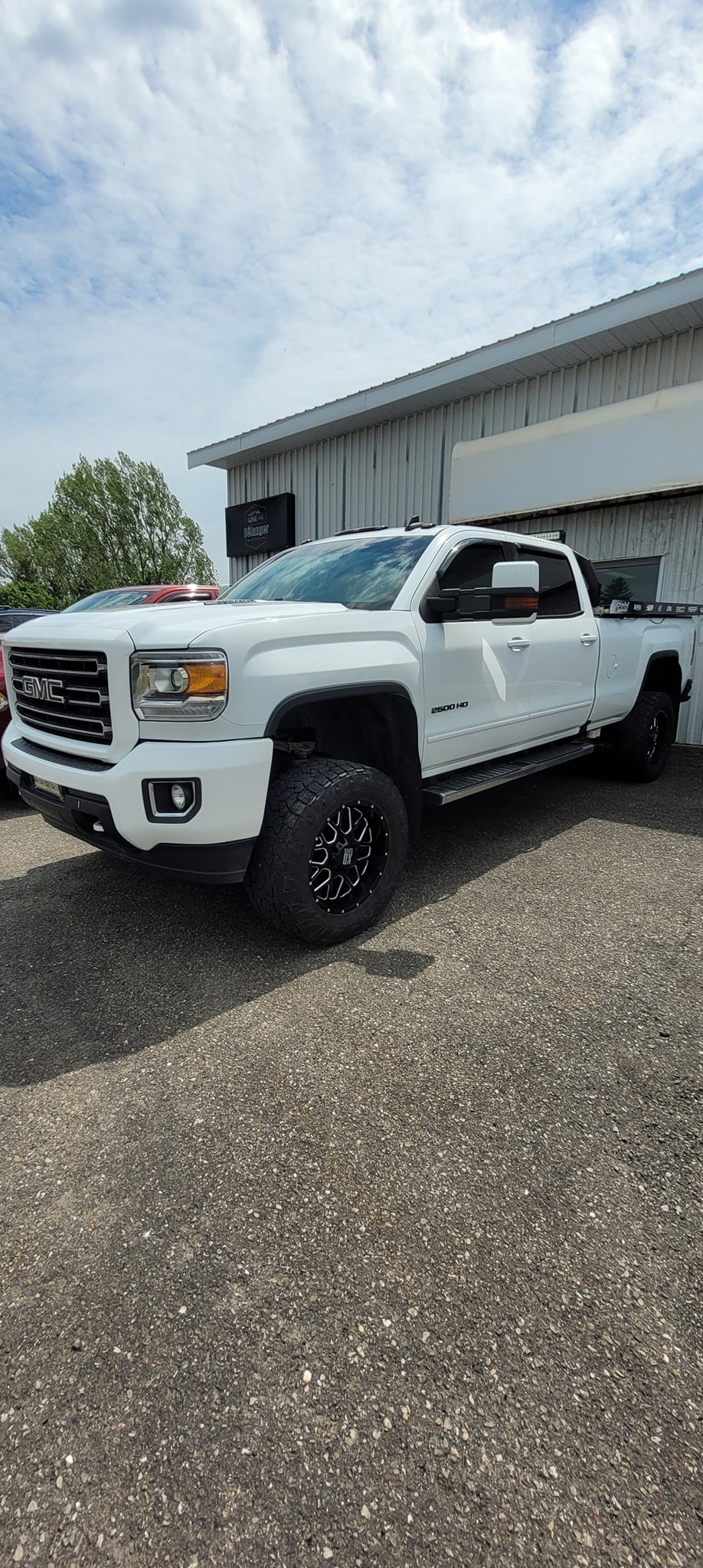 Réparation de carrosserie de camion dans un atelier professionnel à Montmagny 