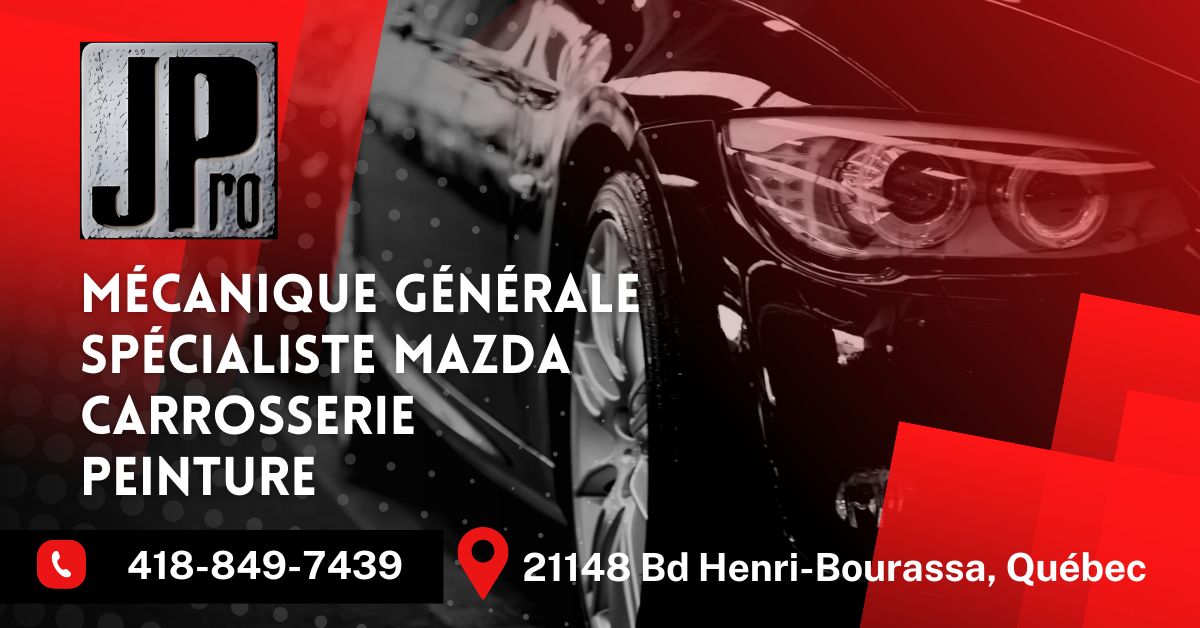  Carrossier ponçant un panneau de carrosserie dans un atelier à Québec 