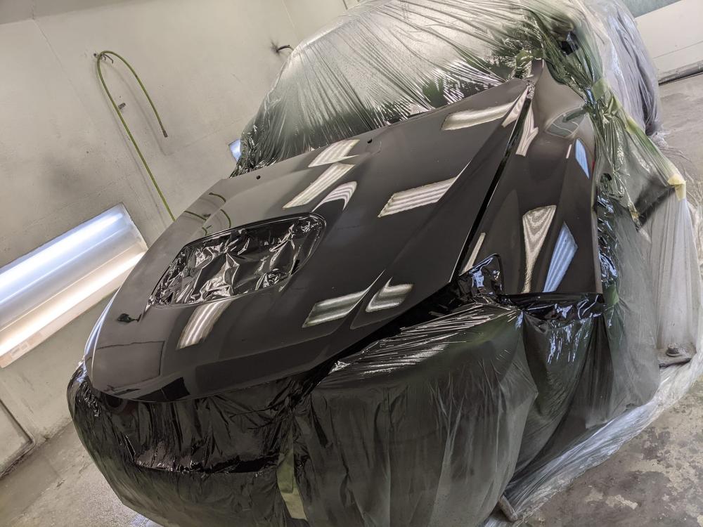 Nuancier de peinture utilisé par un carrossier en atelier à Vaudreuil-Dorion