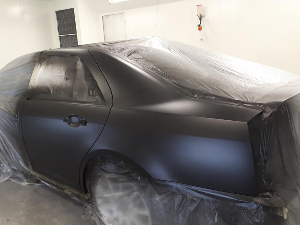 Réparation de carrosserie de camion dans un atelier professionnel à Vaudreuil-Dorion 
